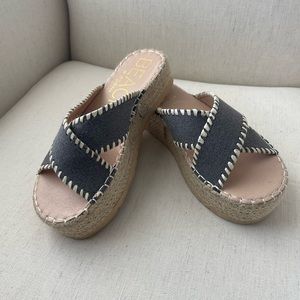 Beach By Matisse Women Slip-On
Wedge Platform Sandals